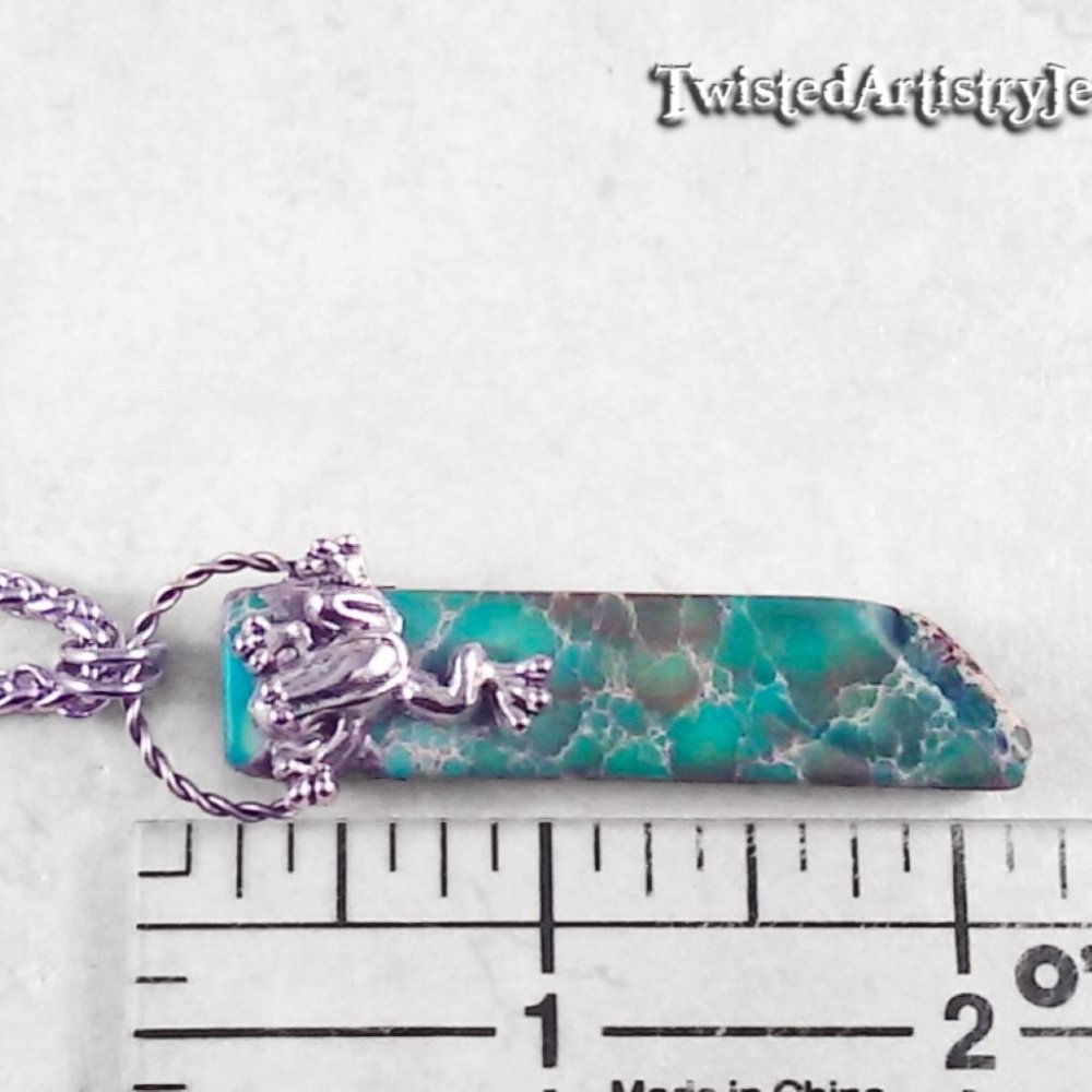 Tree Frog and Teal Green Imperial Jasper Shard Pendant Necklace - Picture 7 of 7